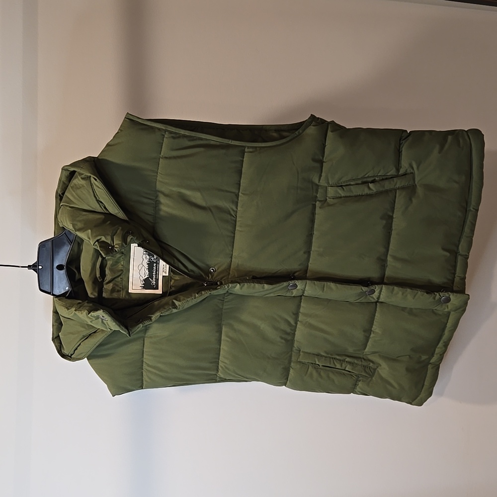 American Eagle Oversized Green Puffer Vest